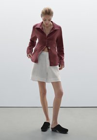 Massimo Dutti BERMUDA - Šortky - white