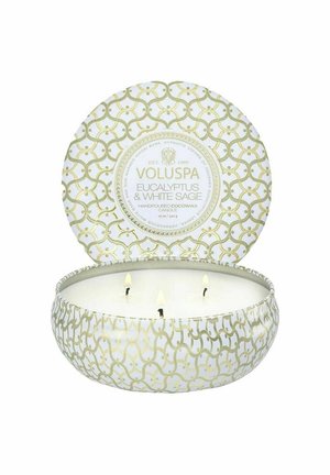 VOLUSPA 3-WICK CANDLE DECORATIVE TIN EUCALYPTUS & WHITE SAGE 340 - Doftljus - white