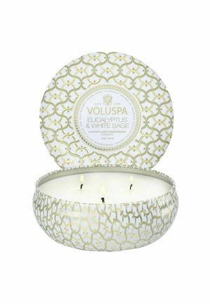 VOLUSPA 3-WICK CANDLE DECORATIVE TIN EUCALYPTUS & WHITE SAGE 340 - Hudvård med doft - -