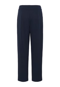 Pantalon bleu marine court avec une texture lisse, présentant une taille plate, deux poches avant et une coupe décontractée. Sans motifs ni éléments visibles.