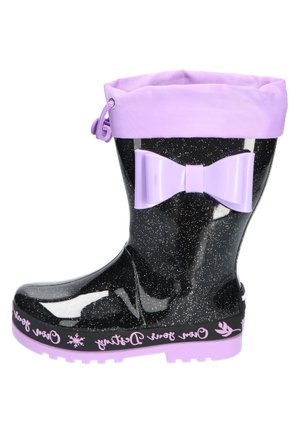 Czarny błyszczący kalosz z lawendowym mankietem, detalem kokardki i lawendową podeszwą z ozdobnym kursywnym tekstem wokół krawędzi.