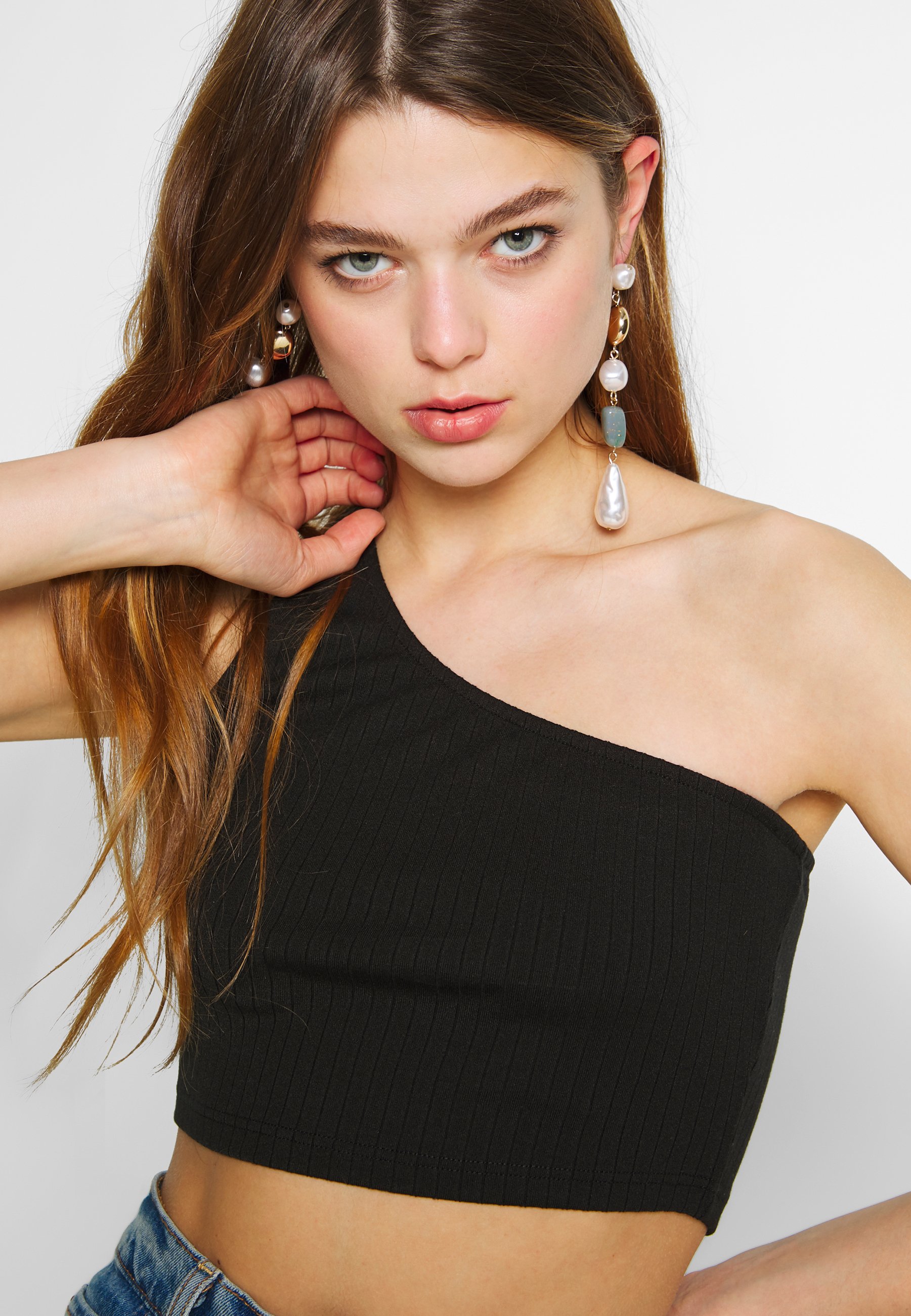 One shoulder black crop top Clearance