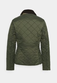 Κουβερτίνα πράσινο μπουφάν με διαμαντένιο σχέδιο, που διαθέτει σκούρο καρώ γιακά και εφαρμοστή γραμμή. Η πίσω όψη δείχνει μακριά μανίκια και ομαλή υφή.