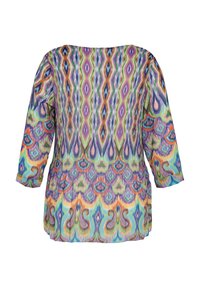 Blouse à manches longues pour femme avec des motifs paisley et géométriques colorés et élaborés dans des tons de violet, vert, bleu, orange et rose.
