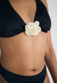 DORINA BAIGA SET LIGHT PADDED TRIANGLE AND HIGH LEG BRAZILIAN - Bikinis - black