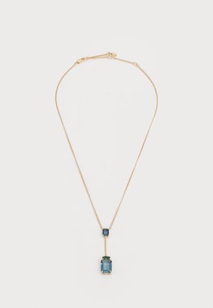 Colar de corrente em ouro com duas gemas retangulares azuis, sendo uma maior na parte inferior e uma menor acima. Design simples com hardware minimalista.