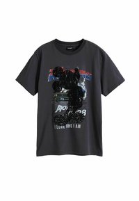 Schwarzes Baumwoll-T-Shirt mit kurzen Ärmeln, das einen grafischen Druck zeigt, einschließlich eines glänzenden schwarzen Bären und Text in kontrastierenden Farben.