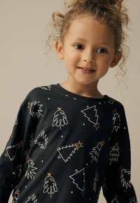 Next SINGLE FAMILY CHRISTMAS REGULAR FIT - Nattplagg set - black and gold christmas tree