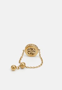 Gouden ketting met een ronde hanger met uitgesneden ontwerp en strass-accenten, verbonden door een delicate ketting en twee bolvormige kralen.