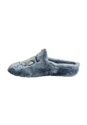 Chaussons en peluche bleus avec une texture douce, dos ouvert, bout arrondi et des caractéristiques faciales brodées en jaune et noir à l'avant.