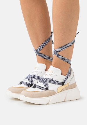 MAISIE - Sneakers - white/gold