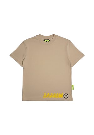 Maglietta beige a maniche corte con testo giallo "BARROW" e icona faccina triste nera vicino all'orlo, scollo rotondo e etichetta verde sulla cucitura laterale.