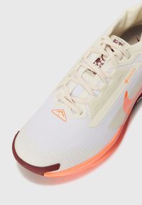 Nike Performance REACTX PEGASUS 5 GTX - Løbesko trail - sail/hyper crimson/glacier blue/dark team red/silt red