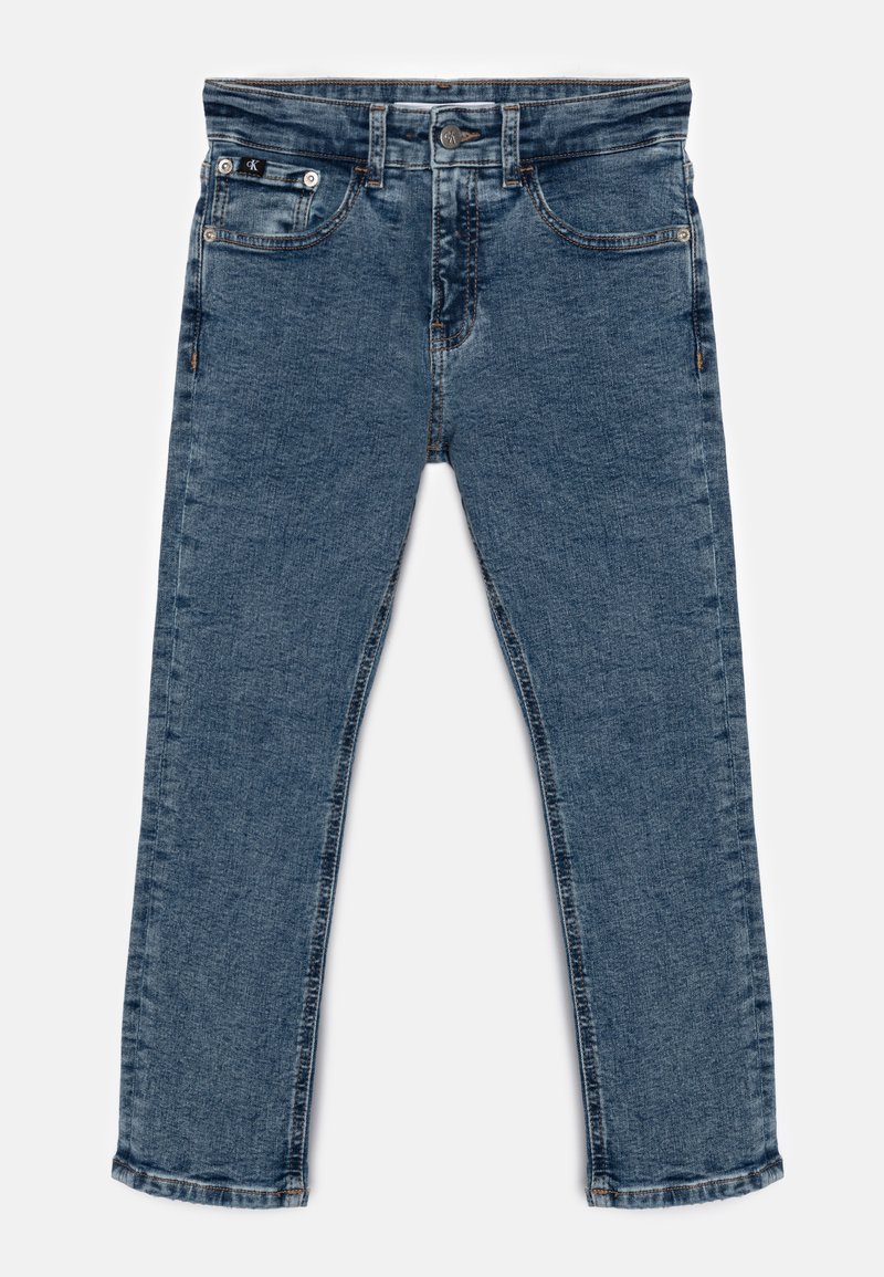 Jeans in denim blu scuro con taglio dritto, dotati di cinque tasche, chiusura con bottone e dettagli di cuciture a contrasto.