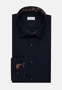 Marineblaue Shirt mit strukturiertem Kragen und gemustertem Innenfutter. Knopfverschluss vorne mit kontrastierenden Details an den Manschetten und Knöpfen.