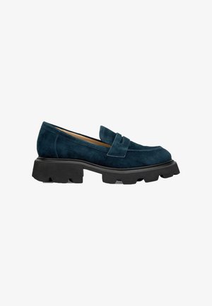 Navyblauwe suède instapschoenen met een dikke zwarte rubberen zool, met een verhoogde voorband en een ronde neusontwerp.