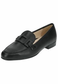 Mocasín de cuero negro con punta redonda, que presenta una hebilla decorativa negra en el empeine y un tacón bajo cuadrado.