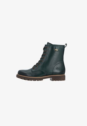 Schnürstiefelette aus dunkelgrünem Leder, mit einer robusten braunen Sohle, runder Zehenform und einem dekorativen Logoakzent an der Seite.