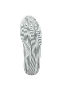 Weißer Sneaker-Außensohle mit einem strukturierten Fischgrätenmuster für Traktion, einem glatten Rand und einem dezenten Nike-Logo in der Nähe der Ferse.