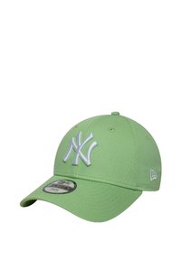 Cappellino da baseball verde chiaro con logo bianco dei New York Yankees ricamato sul davanti e visiera curva.