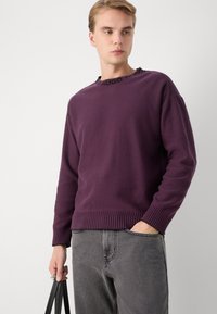 HUGO SMARLO - Strikkegenser - open purple