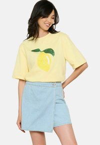 LolaLiza LEMON MOTIF  - Marškinėliai su spaudiniu - yellow sun
