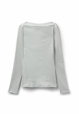 Maglietta bianca a maniche lunghe a coste con sottili strisce orizzontali nere e scollo a barca, distesa su uno sfondo bianco.