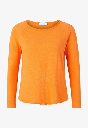 Pomarańczowa koszulka z długim rękawem i okrągłym dekoltem typu crew neck, z raglanowymi rękawami, wykonana z lekkiego, fakturowanego materiału.