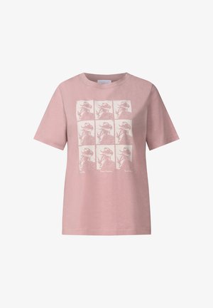 Różowa bawełniana koszulka z krótkim rękawem, z siatką dziewięciu graficznych nadruków w kontrastującym odcieniu, w tym tekst na dole.