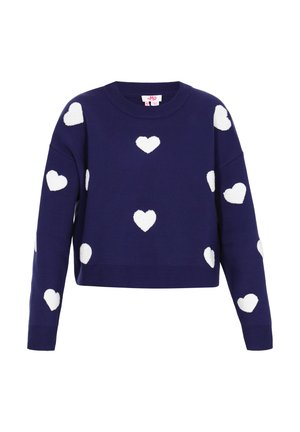 Marineblå strikket sweater med en cropped design, der har hvide hjerteformede mønstre. Ribbet manchetter og kant tilføjer tekstur til tøjet.