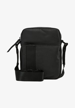 Juodas nailoninis per petį nešiojamas krepšys su tekstūruota paviršiumi, užtrauktuko uždarymu, reguliuojamu diržu ir priekiniais kišenėmis su juodu akcentu.