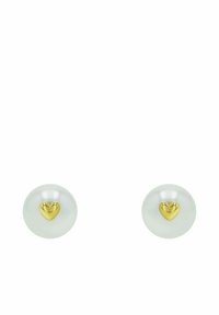 Pärlörhängen med en guldhjärtaccent, rund form, slät textur och en glansig vit yta. Elegant och modern design.