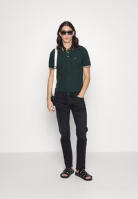 Jack & Jones JJEPAULOS SS NOOS - Polo - pine grove
