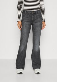 Wrangler FLARE - Jean flare - washed black