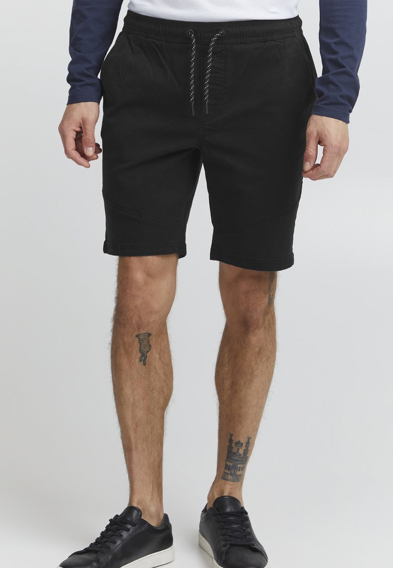 Herren Chino Shorts | 11 Project PRGAETO Shorts black/schwarz - AQ97255 Herren Chino Shorts | 11 Project PRGAETO Shorts black/schwarz - AQ97255