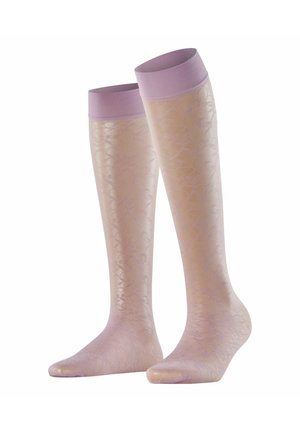 Doorzichtige kniekousen met een subtiel bloemenpatroon en brede lavendelkleurige boordjes, rechtop weergegeven tegen een witte achtergrond.