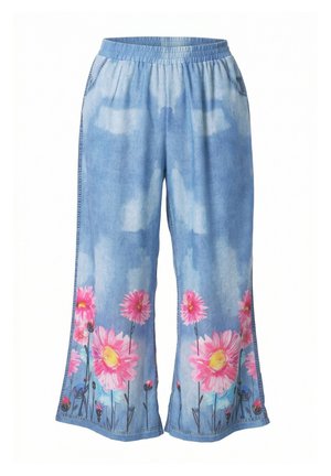 Pantaloni di jeans blu larghi con vita elasticizzata e grandi fiori rosa con steli verdi stampati lungo l'orlo.