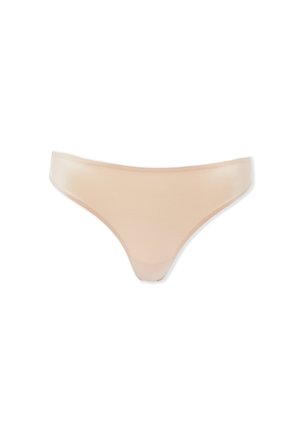 Nackter Tanga aus glattem Material, mit einem nahtlosen Design und minimaler Bedeckung, abgerundeten Kanten und einer weichen Textur.