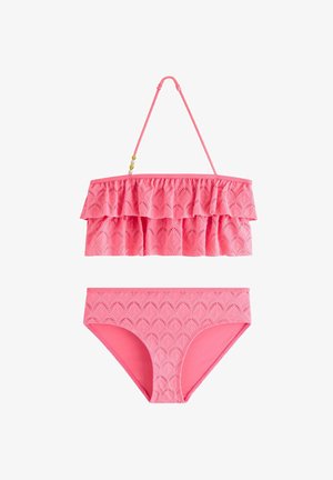 Pink to-delt bikini med bølget øjengarnstof, flæset off-shoulder top og justerbar halterstrop med guldkugler.