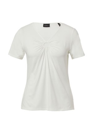 Weißes T-Shirt mit kurzen Ärmeln, V-Ausschnitt und gerafftem Detail in der Mitte der Brust, verziert mit einem kreisförmigen Akzent und aus glattem, weichem Stoff gefertigt.