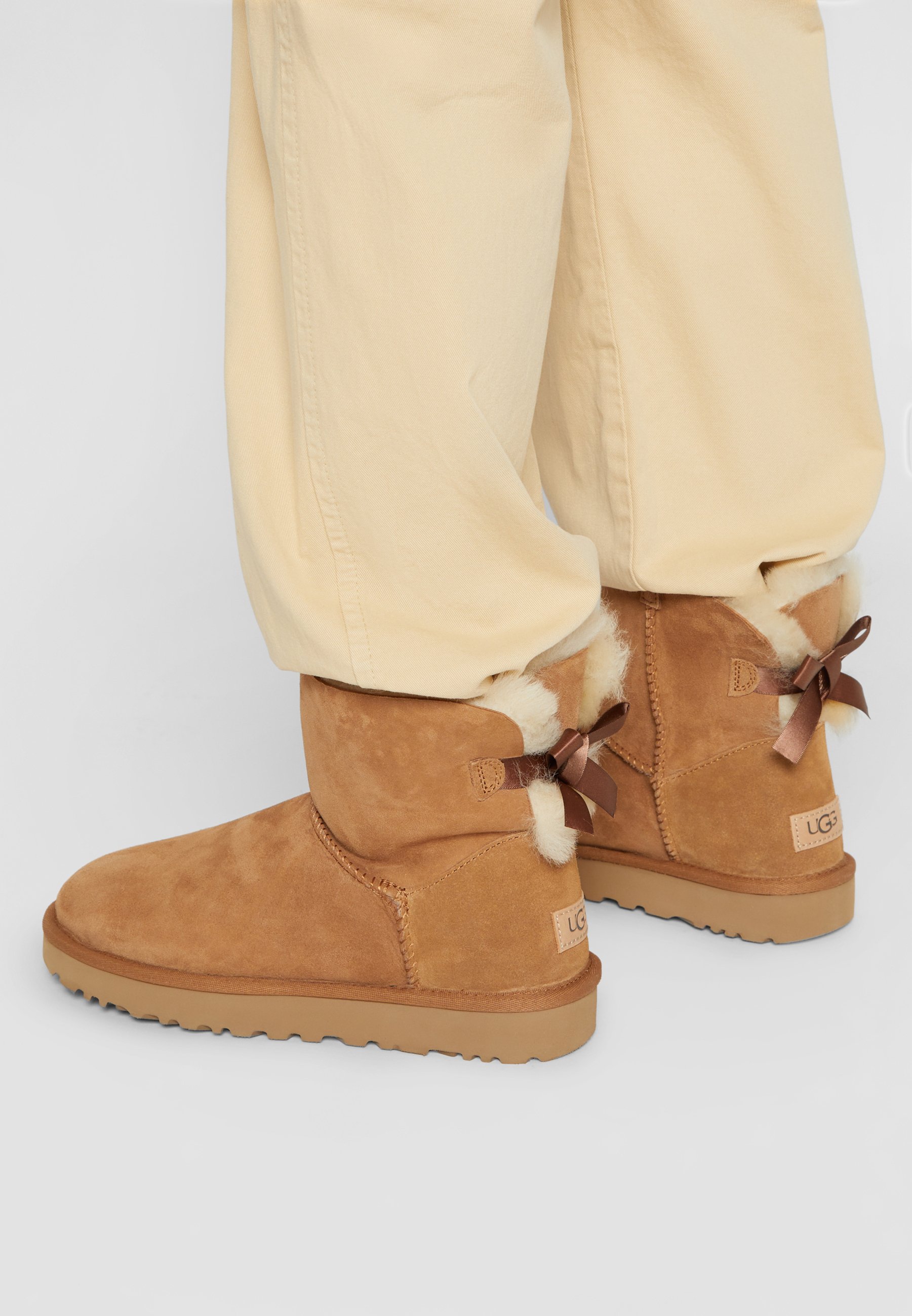 UGG MINI BAILEY BOW - - -