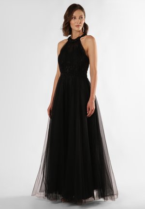 Schwarzes Abendkleid mit Halsband, mit Perlen besetztem Oberteil und geschichteter Tüllrock. Verfügt über ein fließendes Design und eine semitransparente Stofftextur.