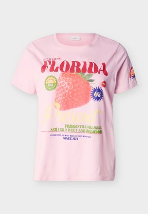 Világos rózsaszín póló nagy eper grafikával és a következő szöveggel: „Florida”, „Friss epret kínálunk édesen és ízletesen”, valamint „1974 óta”.