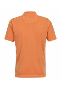Kortærmet polo shirt i orange, med en klassisk krave, glat tekstur og subtile syninger.