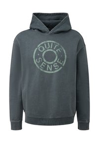 Szary, polarowy sweatshirt z kapturem, wykonany z miękkiej bawełny, z teksturowanym wykończeniem i dużym okrągłym nadrukiem "QUITE SENSE" z przodu.