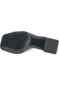 Sola di scarpa con tacco alto nero e beige, dotata di grip in gomma testurizzata, marchio impresso e design del tacco rettangolare e largo.