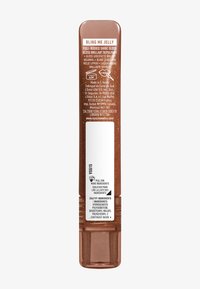 Tube de gloss à lèvres Bling Me Jelly en marron avec des paillettes dorées, affichant des informations produit multilingues, un symbole d'utilisation et des détails de fabrication.
