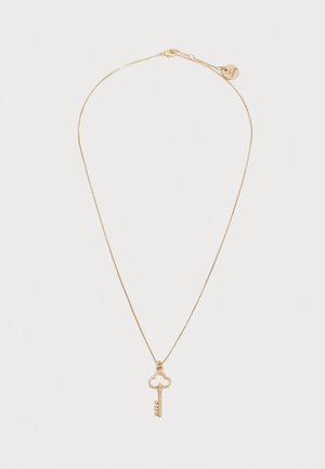 Collana d'oro con catena e pendente a forma di chiave con decorazione superiore. Il pendente presenta dettagli sull'asta della chiave ed è leggero.