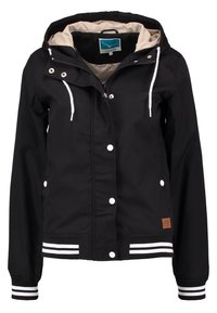 Sort jakke med hætte, hvide snore, trykknapper og stribede manchetter. Har en beige foring og et mærket patches på kanten.
