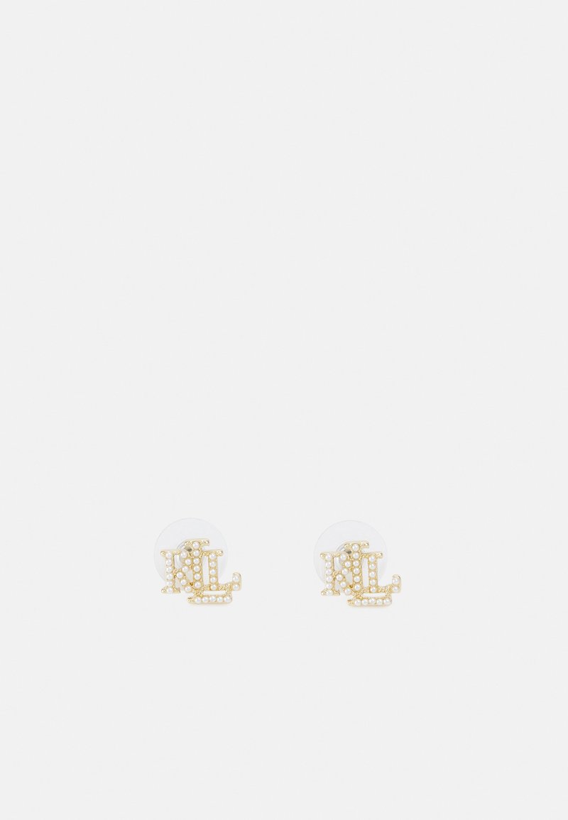 Orecchini in tonalità oro con le iniziali "ML" decorati con piccole perle fittizie bianche, dotati di retro trasparente per un'indossabilità sicura.